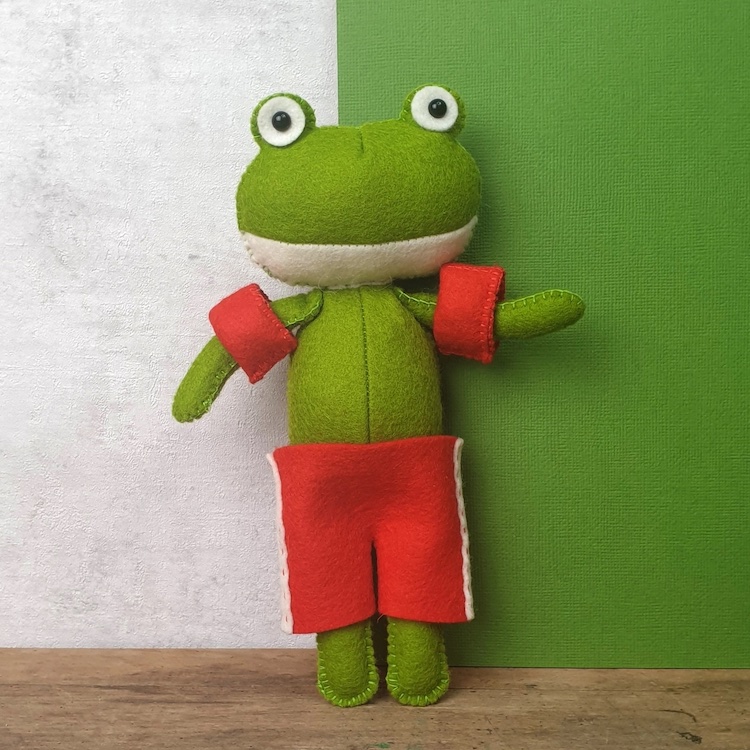 Vigo Frog Wool Felt Sewing Kit by Hardicraft
