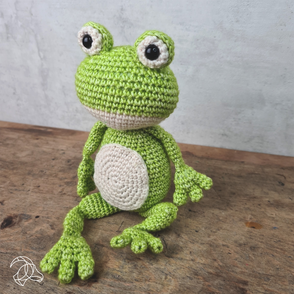 Vinny Frog Crochet Kit by Hardicraft