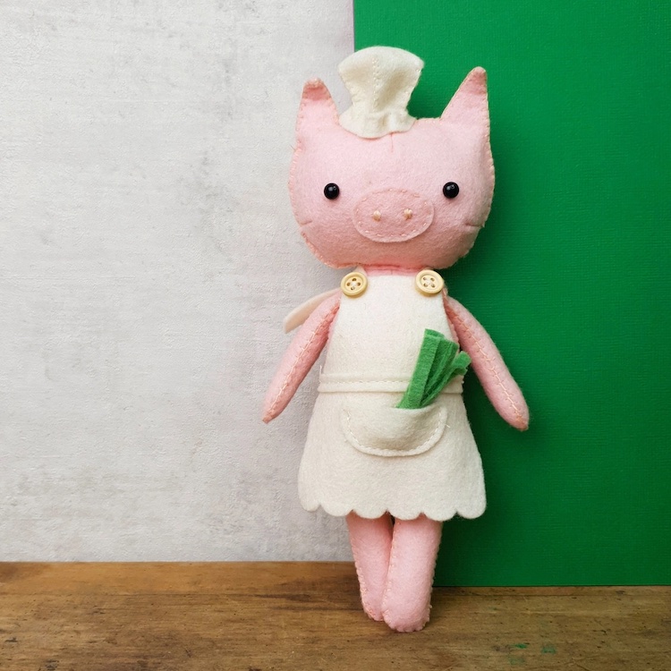 Suze Pig Wool Felt Sewing Kit by Hardicraft