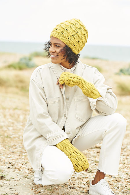 Knitting Pattern - Softie Chunky Accessories: Snood, Scarf, Hat and Mittens by Stylecraft 9818
