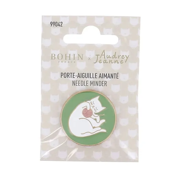 Bohin Magnetic Needle Minder with Cat on Green