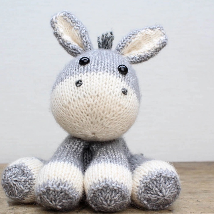 Lente Donkey Knitting Kit by Hardicraft