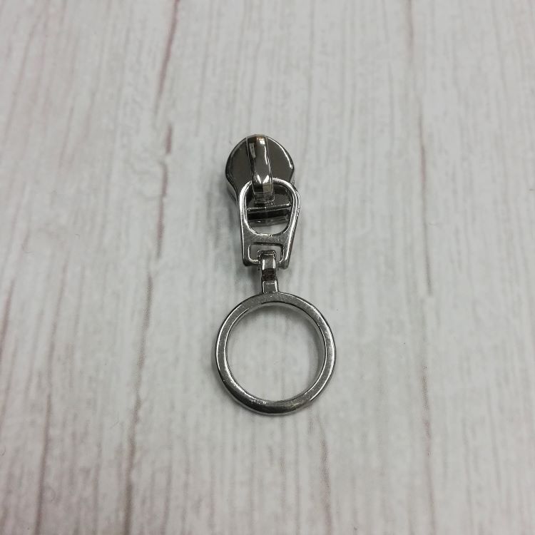 No 5 Round Zipper Pull in Nikel / Silver